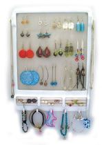 The GemGini from Innovative Wishes helps motorhome owners to organize their jewelry.
