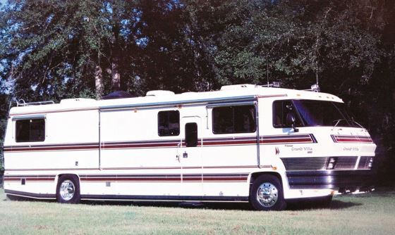 The Grand Villa Unihome, with a Foretravel monocoque chassis, debuted in 1987.