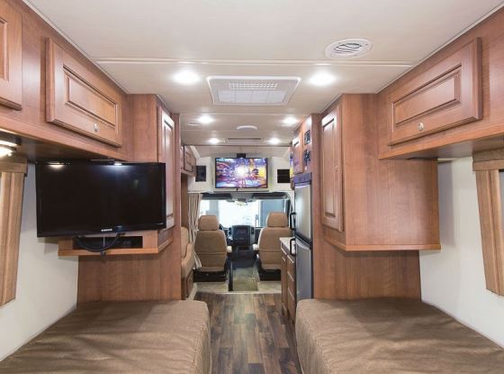 The 241XL DT, one of nine Platinum II floor plans, contains twin beds and a coach-wide bath at the very rear.