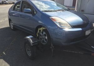 The author has experienced a smooth ride when using the Acme Hydraulic Disc Brake Car Dolly to tow his Toyota Prius. 