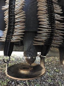 After reattaching the springs, check that adequate clearance exists between the bottom of the jack piston and the foot pad.