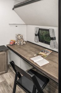 Many RV bunkhouse rooms provide study space.