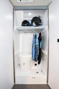 A rack and shelving can be added to the wet bath for storing or drying items.