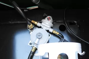 An automatic changeover regulator switches to a second cylinder when the first becomes empty.