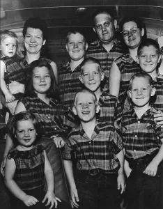 The Jennings family wore similar clothing to help keep track of the children.