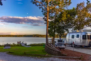With 3,500 feet of waterfront on King and Holley lakes, campsites at Twin Lakes Camp Resort in DeFuniak Springs, Florida, offer pristine views.