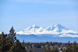 RVers who attend FMCA’s convention this August in Redmond, Oregon, can expect to view the majestic Cascade Mountains, as photographed here by Lee Casebeer.