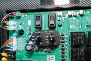 If a logic failure occurs on its central tablet, the iN-Command system can be controlled from the main board by selecting the circuit and operating the switches.
