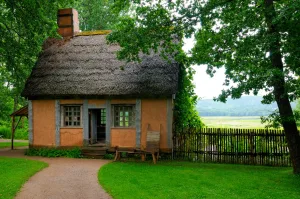 A 17th-century Acadian house replica can be viewed at Annapolis Royal Historic Gardens.