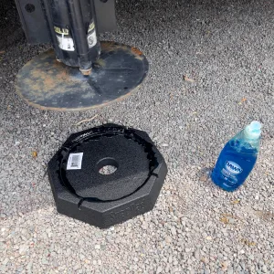 To install, place a SnapPad under the jack foot and add a bead of dish soap on the top lip for lubrication. 