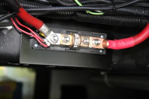 A high-capacity fuse assembly, shown installed in the inverter’s battery cable, feed provides critical overcurrent protection, helping to safeguard the system and prevent potential electrical damage.